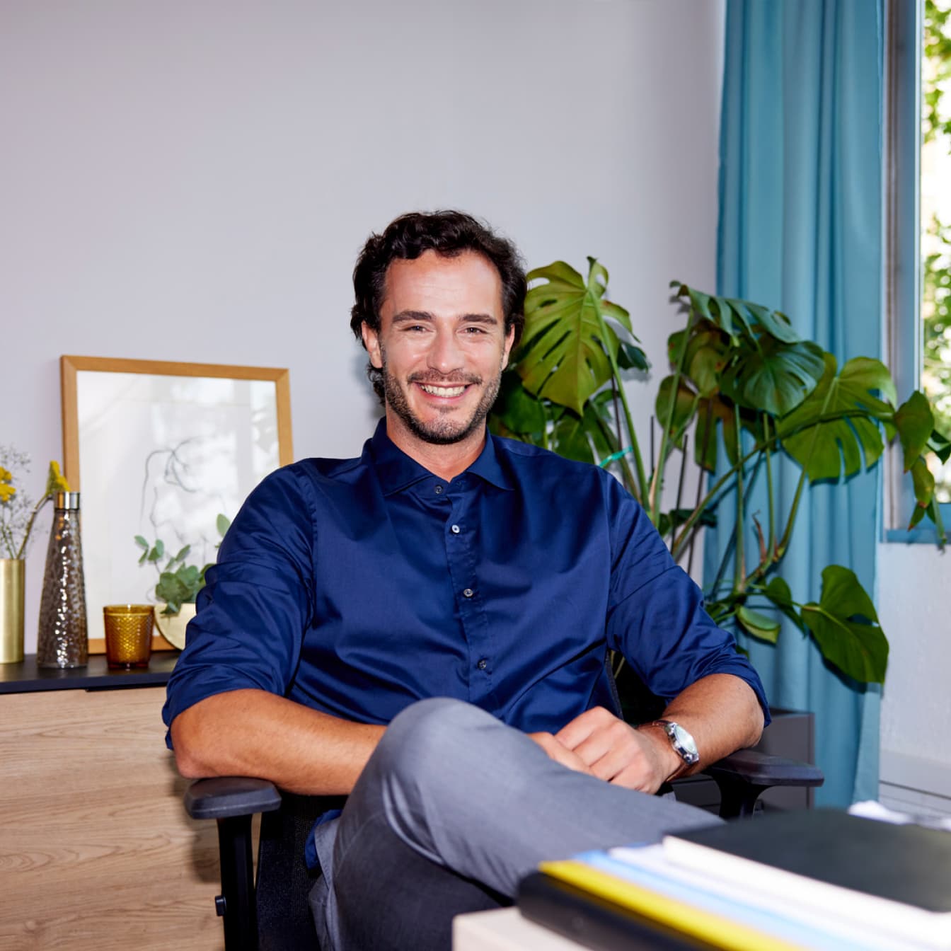 The Artea app beside a portrait of a smiling client at home